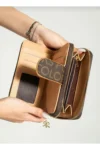 کیف پول زنانه قهوه ای با محفظه سکه و کارت - 2049