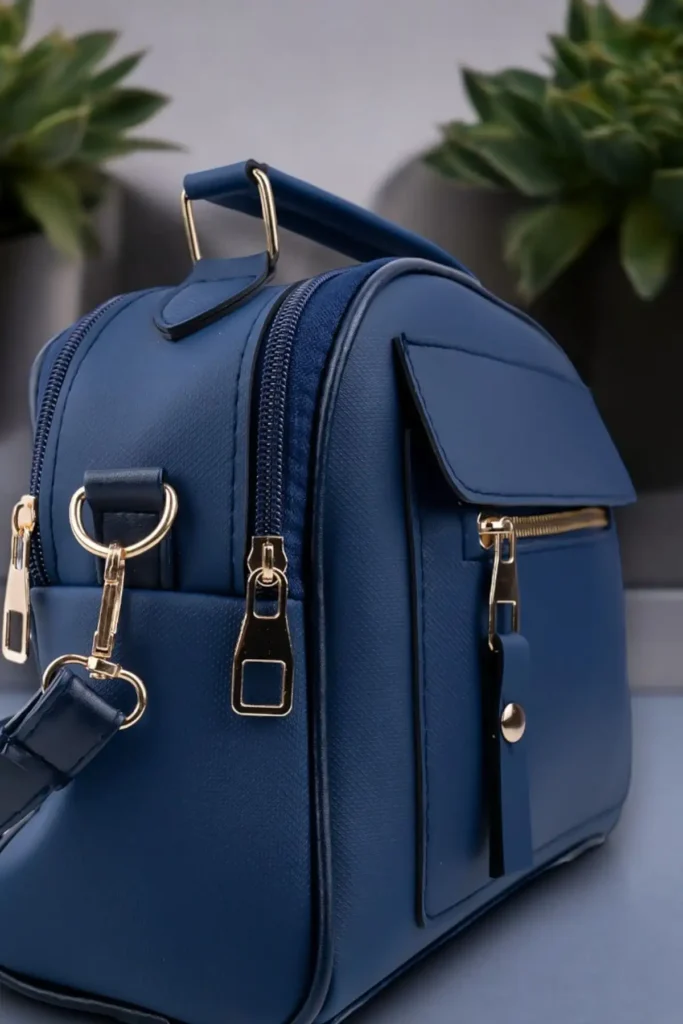 کیف دستی و شانه ای چرمی 3 محفظه ای با بند بند قابل تنظیم آبی ناوی لاکوست زنانه - 2143