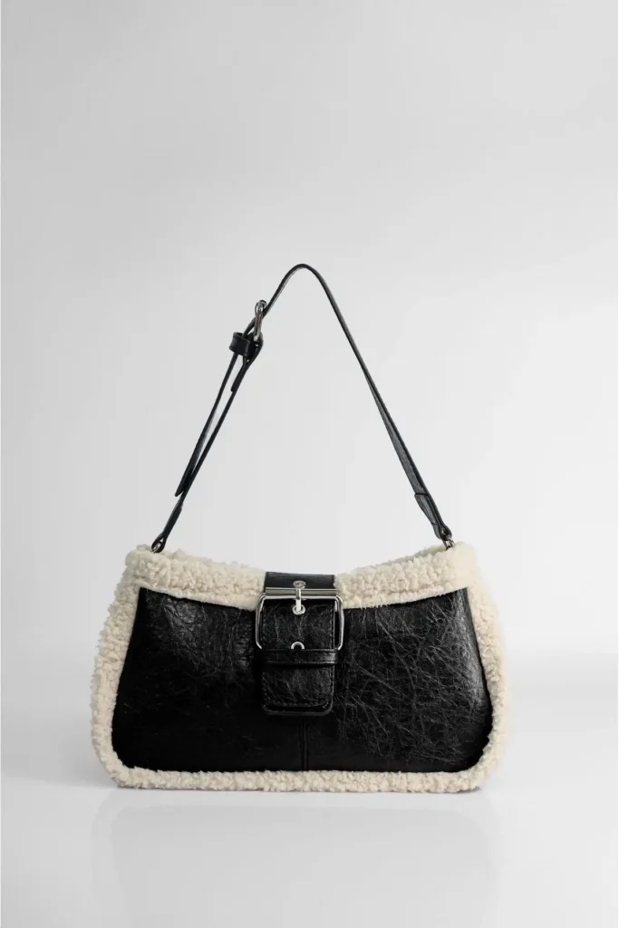 کیف خزدار مشکی آستر دست و شانه - 2801