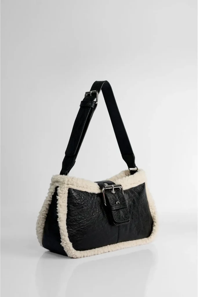 کیف خزدار مشکی آستر دست و شانه - 2801