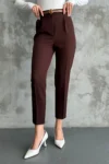 زن باریک و باریک Paça Pleeted Mevimly Fabric Pants Coffee - 2824