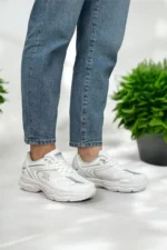 کفش ورزشی ضدآب یونی‌سکس سفید نقره‌ای - 4040