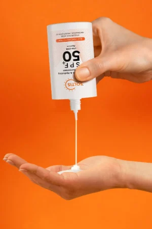 کرم ضد آفتاب روزانه فلوئیدی لک ضد و مرطوب‌کننده SPF50+ PA++++، ۵۰ میلی‌لیتر - 4471