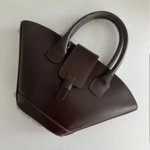 کیف دستی و دوشی زنانه با برش نامتقارن رنگ قهوه‌ای تیره - 4773