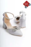 کفش پاشنه‌دار زنانه مجلسی ساتن نقره‌ای/خاکستری با تزئینات فیلک - 6213