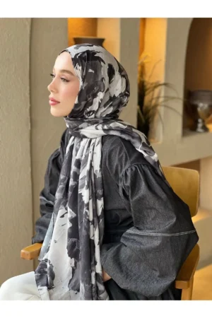 شال بامبو با طراحی آب‌رنگی انتزاعی - 6024