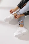 کفش ورزشی زنانه روزمره سفید با بند و کفی ضخیم و سبک 001 - 6447
