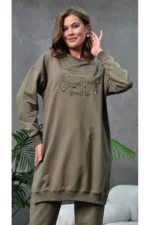 ست تی‌شرت و شلوار با طراحی گلدوزی و جزئیات سنگی زنانه برای سایز بزرگ - 5663