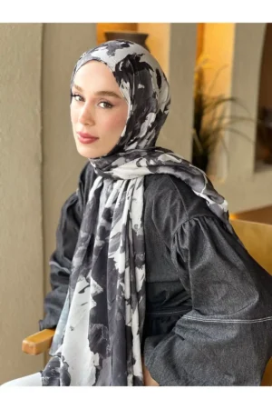 شال بامبو با طراحی آب‌رنگی انتزاعی - 6024