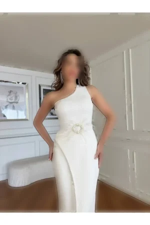لباس طراحی شده ویژه با آستری، جزئیات کمربند پفکی و روش دوخته شده با دانه‌های تزیینی و پارچه وارداتی با یک شانه. - 5013