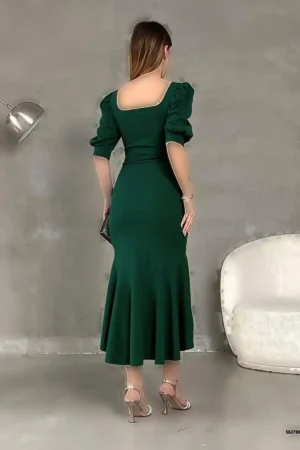 پیراهن میدی مدل ماهی با یقه مربعی و آستین‌های بالون از پارچه کرپ به رنگ سبز زمرّدی - 6145