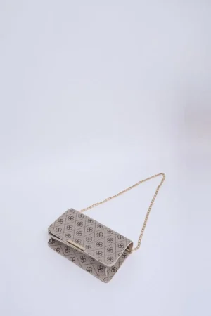 کیف دستی، کمر و دوشی مدل SHK186 با طرح مونوگرام و از جنس چرم مصنوعی، دارای یک محفظه و قفل چفتی زنجیری رنگ بژ. - 6248