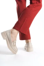 کفش روزمره زنانه رنگ کرم براق با پاشنه کوتاه از نوع loafer - 6782