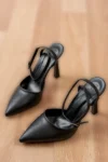 کفش پاشنه‌ بلند زنانه با بند پشت مشکی چرم - 6206