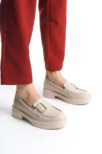 کفش روزمره زنانه رنگ کرم براق با پاشنه کوتاه از نوع loafer - 6782