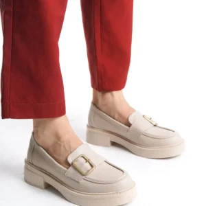 کفش روزمره زنانه رنگ کرم براق با پاشنه کوتاه از نوع loafer - 6782