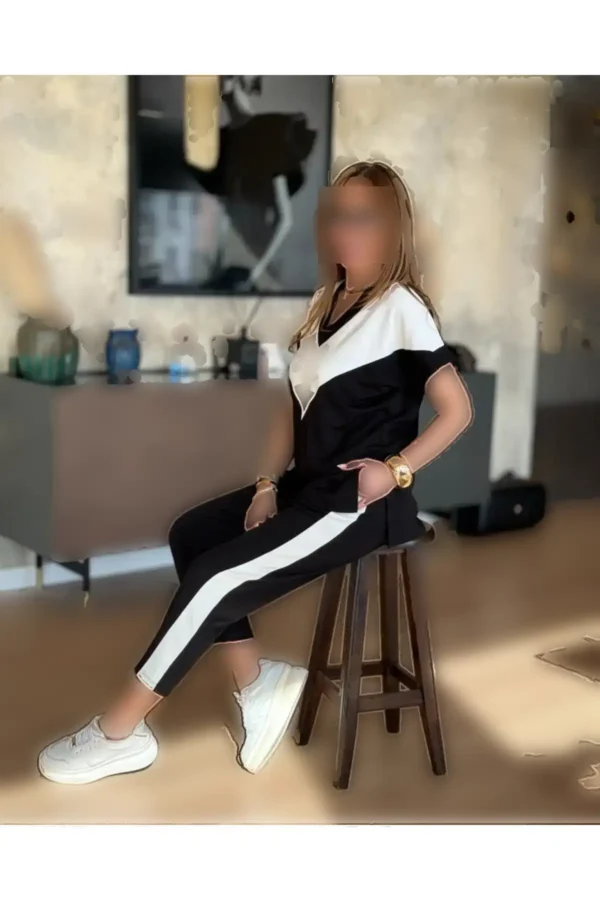 ست بلوز و شلوار دو تکه زنانه با یقه V و آستین کوتاه از ویسکوز، رنگین و مناسب برای فصل جدید. - 7166