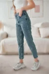 کرموی مام جین زنانه شلوار بویفرند بافت دار و جین لی بلند - 7050