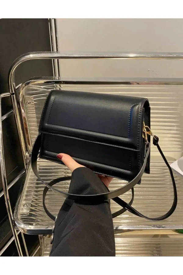 کیف چرم زنانه با طراحی شیک و بند دوشی - 6964