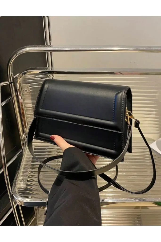 کیف چرم زنانه با طراحی شیک و بند دوشی - 6964