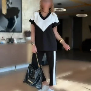 ست بلوز و شلوار دو تکه زنانه با یقه V و آستین کوتاه از ویسکوز، رنگین و مناسب برای فصل جدید. - 7166