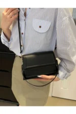 کیف چرم زنانه با طراحی شیک و بند دوشی - 6964