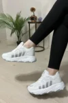 کفش ورزشی روزمره زنانه ناستایل با کفی بالا و رنگ سفید - 7494