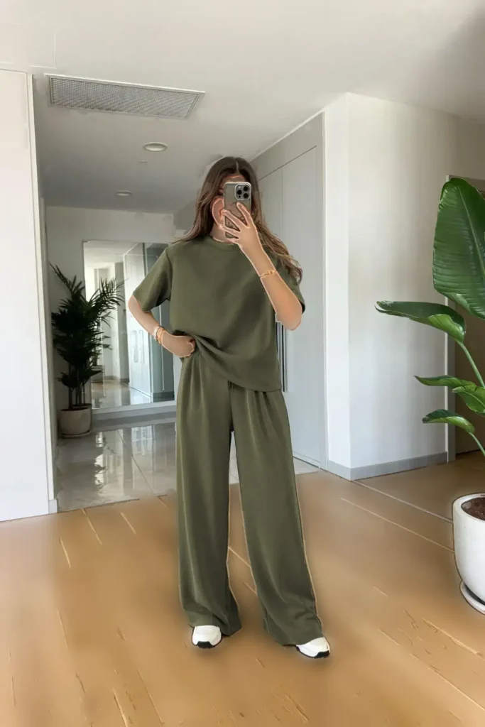ست شلوار و تی-shirt زنانه با آستین کوتاه از مدل موالات پنیه، با کمر بلندی و شلوار گشاد. - 8168