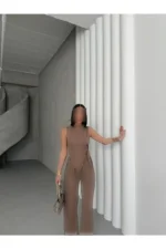 ست لباس زنانه با پارچهٔ براق و برش نامتقارن، شامل شلوار و تاپ - 8222