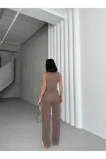 ست لباس زنانه با پارچهٔ براق و برش نامتقارن، شامل شلوار و تاپ - 8222