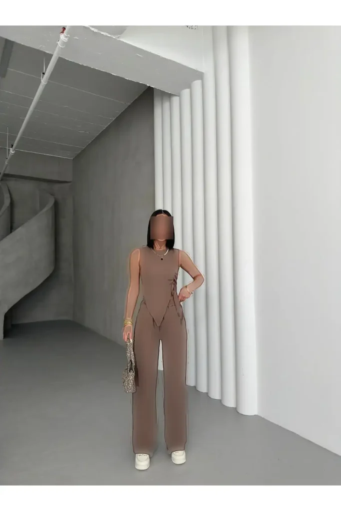 ست لباس زنانه با پارچهٔ براق و برش نامتقارن، شامل شلوار و تاپ - 8222