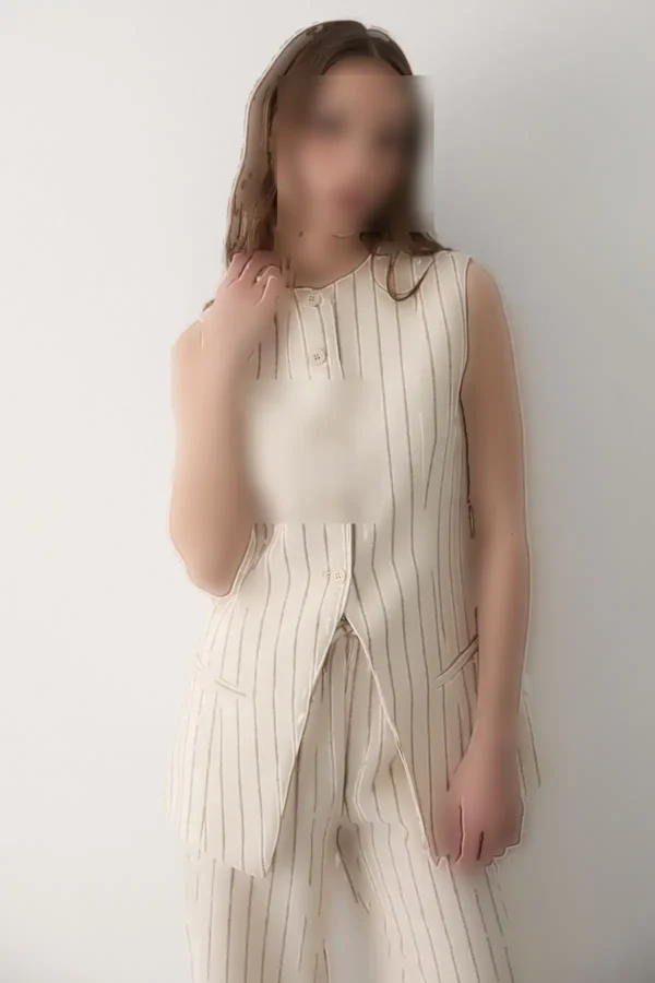 ست یقه‌دار خط‌دار زنانه به رنگ بژ با جلیقه و شلوار جیب‌دار - 8196