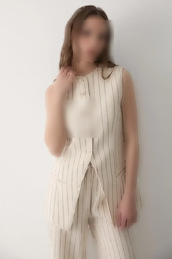 ست یقه‌دار خط‌دار زنانه به رنگ بژ با جلیقه و شلوار جیب‌دار - 8196
