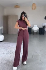 ست بلوز و شلوار پارچه کرینکل زنانه با جزئیات گره‌ای در رنگ زرشکی. - 8175