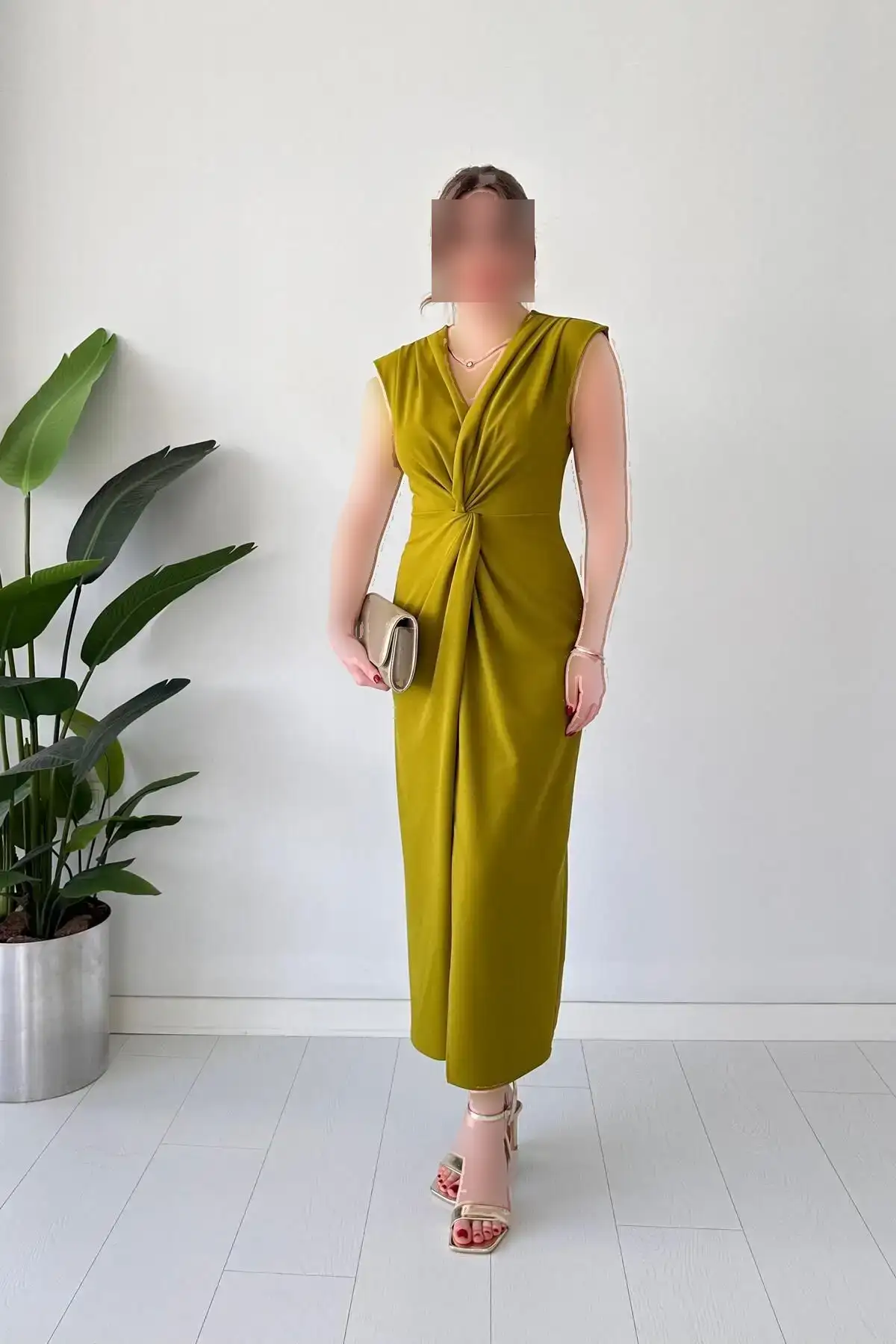 پیراهن کمر گرهای شانهدار رنگ سبز زیتونی - 8133 پیراهن کمر گرهای شانهدار رنگ سبز زیتونی - 8133