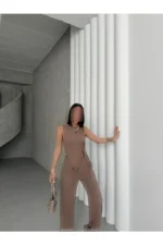 ست لباس زنانه با پارچهٔ براق و برش نامتقارن، شامل شلوار و تاپ - 8222