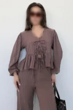پک بلوز و شلوار با بند جلو قهوه‌ای MG2343 - 8213