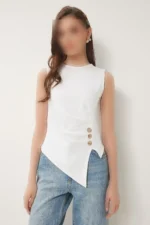بلوز با برش غیرمتقارن و جمع شونده با دکمه، رنگ استخوانی - KEMİK LFW0006 - 7819