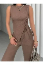 ست لباس زنانه با پارچهٔ براق و برش نامتقارن، شامل شلوار و تاپ - 8222