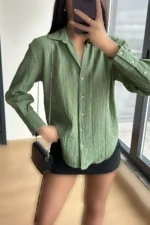 4642 بلوز زنانه با جزئیات آستین و کراش رنگ خاکی - 9205