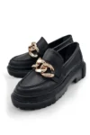 کفش لوافر ماکاسن با پاشنه ضخیم مشکی و زنجیر طلایی - 9319