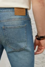 شلوار جین دنیم پنبه‌ای مردانه با رنگ آبی نفتی، برش اسلیم فیت و کشسانی EXTRA Slim Fit - 9515
