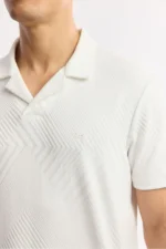 تی‌شرت مردانه یقه آپاژ سفید با طرح راه‌راه جکارد A51Y1145 - 8552