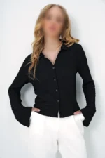 بلوز زنانه آستین کلوش مشکی با یقه V و پارچه گودرز تابستانه - 9210