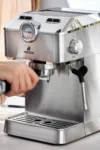 ماشین قهوه‌ساز آرت 1101 با شیر فوم‌ساز و فشار 20 بار برای تهیه اسپرسو، لاته، کاپوچینو و آمریکانو - ظرفیت 1.5 لیتر - 9547