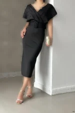لباس باجزئیات مرواریدی و پارچه اسکوba با کمربند مشکی - 9077