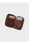 پورتو - کیف پول زنانه شیک با قسمت‌های مخصوص کارت و زیپ‌دار از چرم طبیعی قهوه‌ای، دارای ۱۰ جا کارت. - 9524