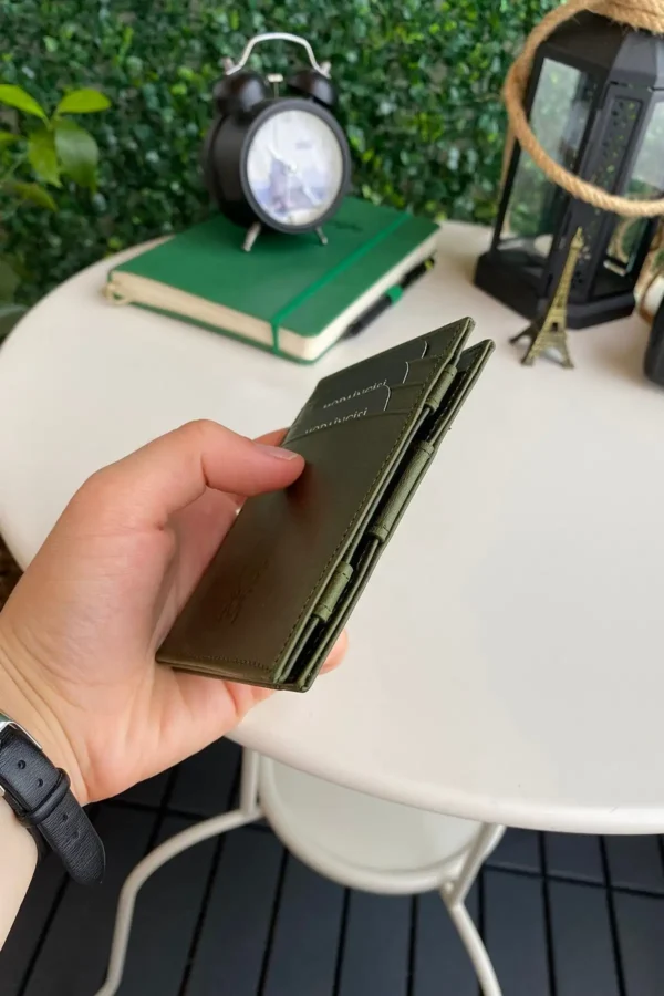 کیف پول سبز جادوگر با قابلیت حفاظت RFID از چرم طبیعی - لوتوس - 8480