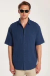 پیراهن کوتاه‌کم‌قد مردانه با فیت ریلکس، سری پرمیوم از جنس پنبه و کتان، یقه ورزشی و دارای جیب، به رنگ-indigo - 8876