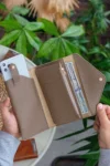 مدل کیف پول پارچه‌ای با قسمت‌های مخصوص برای تلفن و سکه‌های کوچک - رنگ بژ - 9520